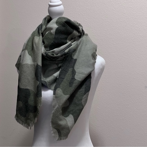 Express Camo Scarf/Small Blanket Square Approx 36” x 36” - Picture 3 of 6
